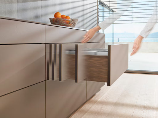 Blum Legrabox L1 TIP-ON BLUMOTION Unit/latch set  0-20kg* length 350-550mm T60L7340