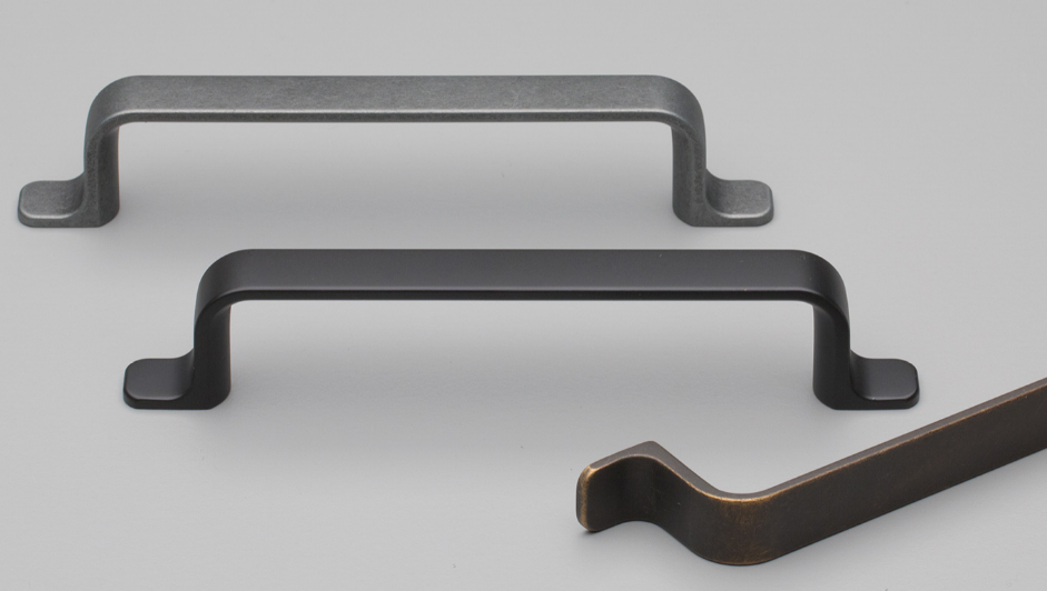 Kethy Rio Hampton Shaker Flat D Handle 128mm Curved Under C to C Available In 3 Colours : Antique Brown ,Black Paint Matt ,Rustic Grey