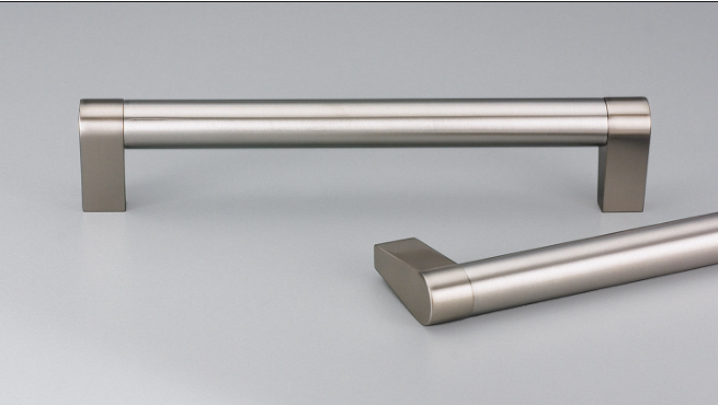 Kethy Parma Stainless D Handle 18mm Round Section Handle/Zamac Posts Tapered 800mm with 784mm C to C