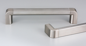 Kethy Rimini Stainless D Handle Half Round Section 22mm Wide S/Steel Handle/Zamac Posts 700mm with 690mm C to C