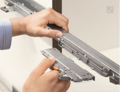 Blum Legrabox L5 TIP-ON BLUMOTION Unit/latch set 35-70kg* length 350-550mm T60L7570